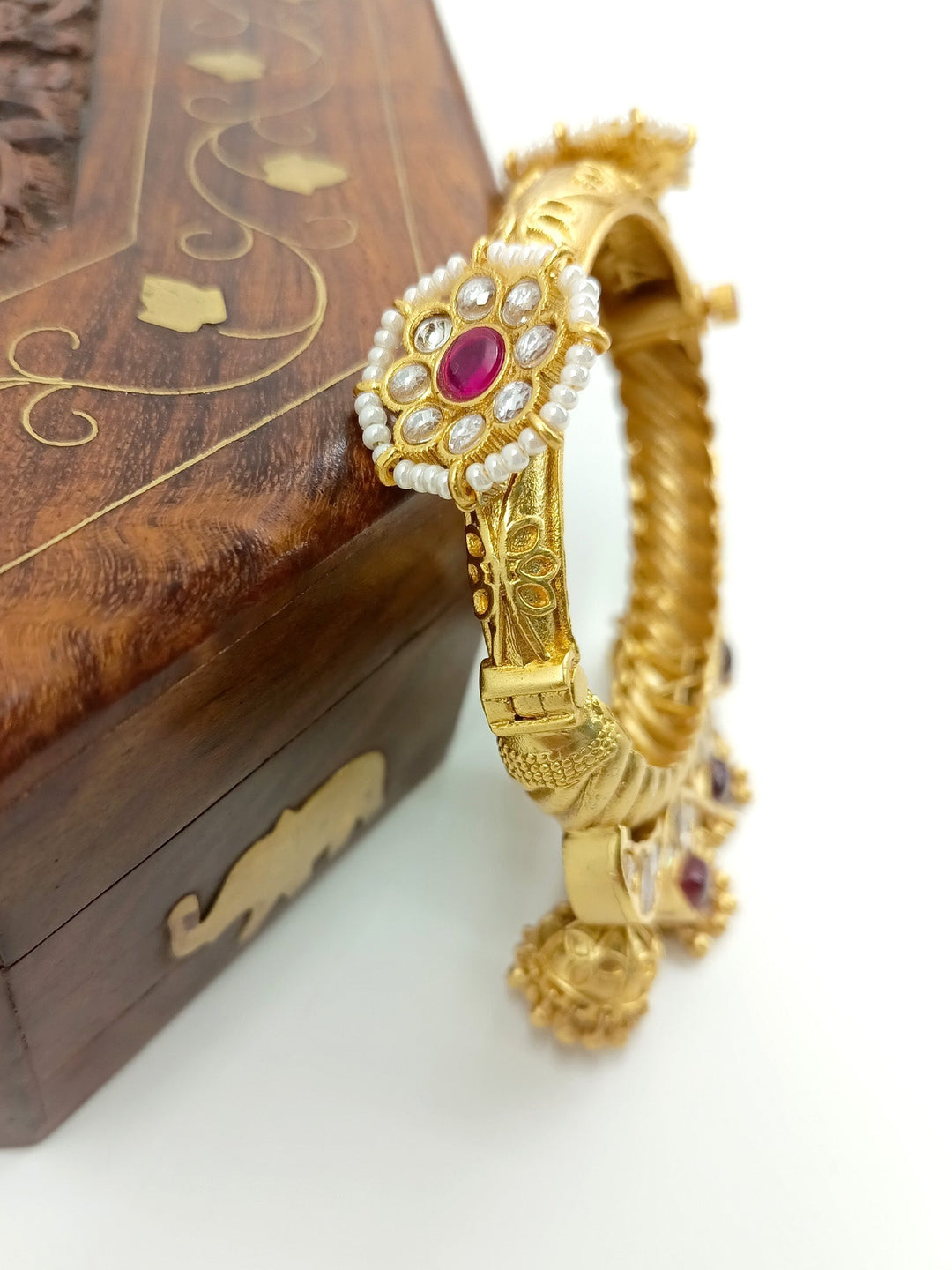 Roja Maroon Kundan Kada - qivii