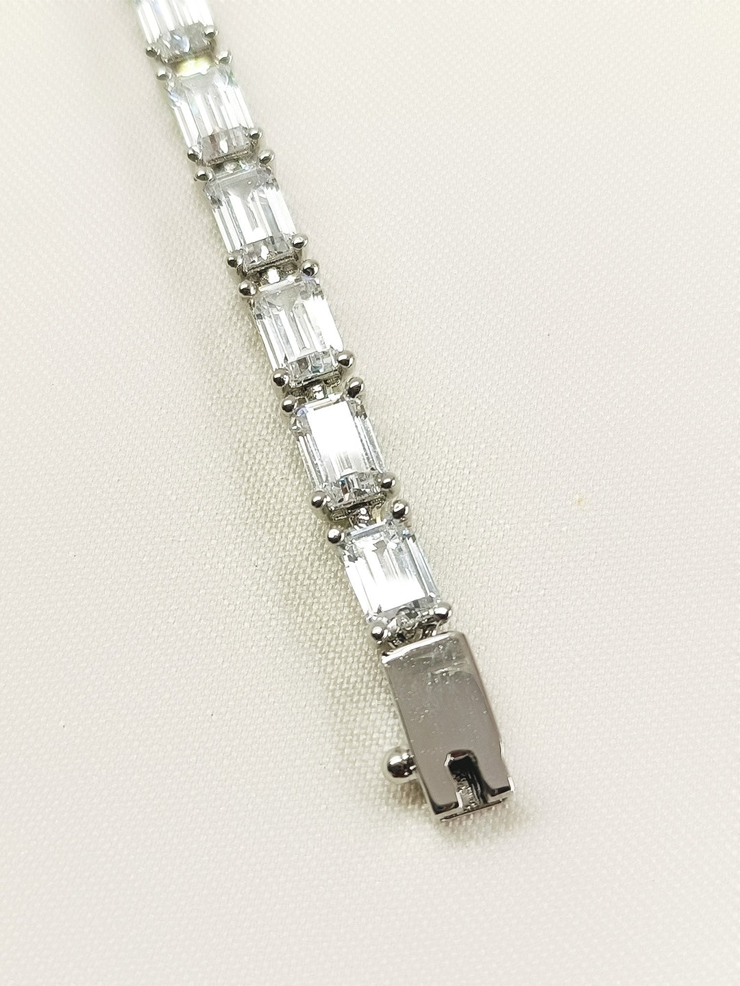 Eden White 92.5 Silver Swarovski Stone Bracelet - qivii