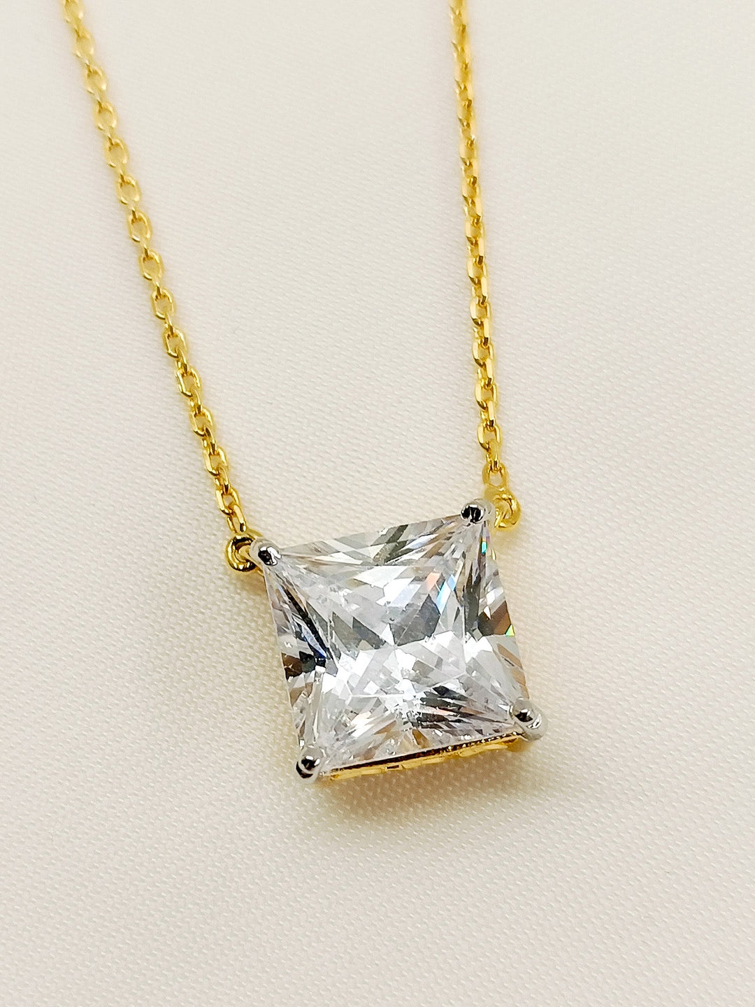 Diksha 92.5 Silver Swarovski Stone Pendal - qivii