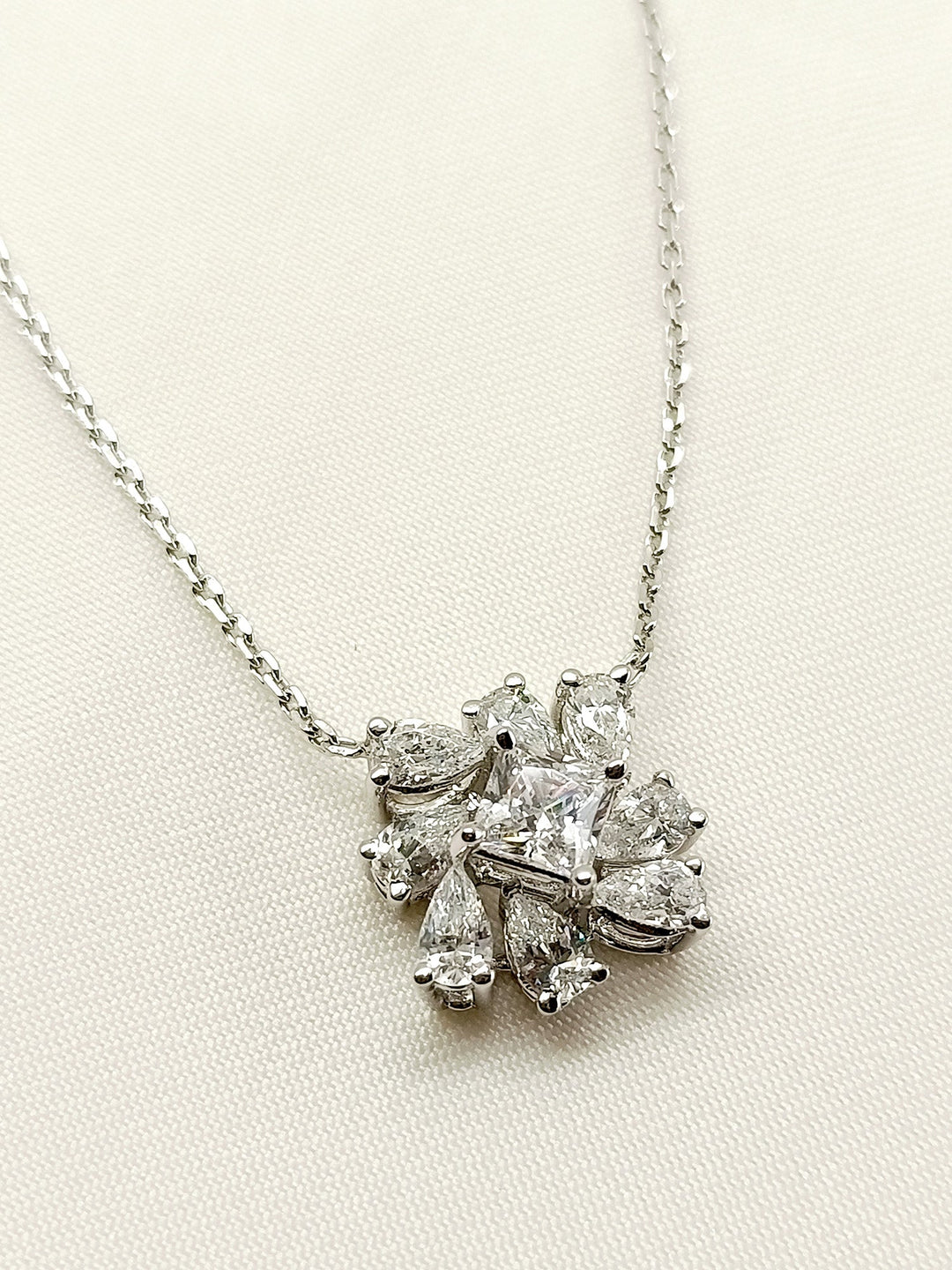 Sylvie 92.5 Silver Swarovski Stone Pendal - qivii