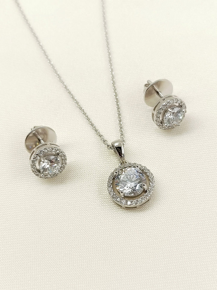 Gleaming 92.5 Silver Swarovski Stone Pendant Set - qivii
