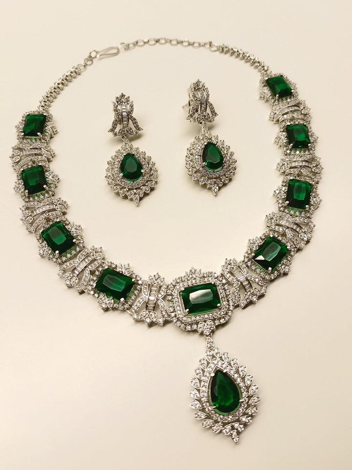  High-quality silver-plated brass metal necklace set with green American diamonds 