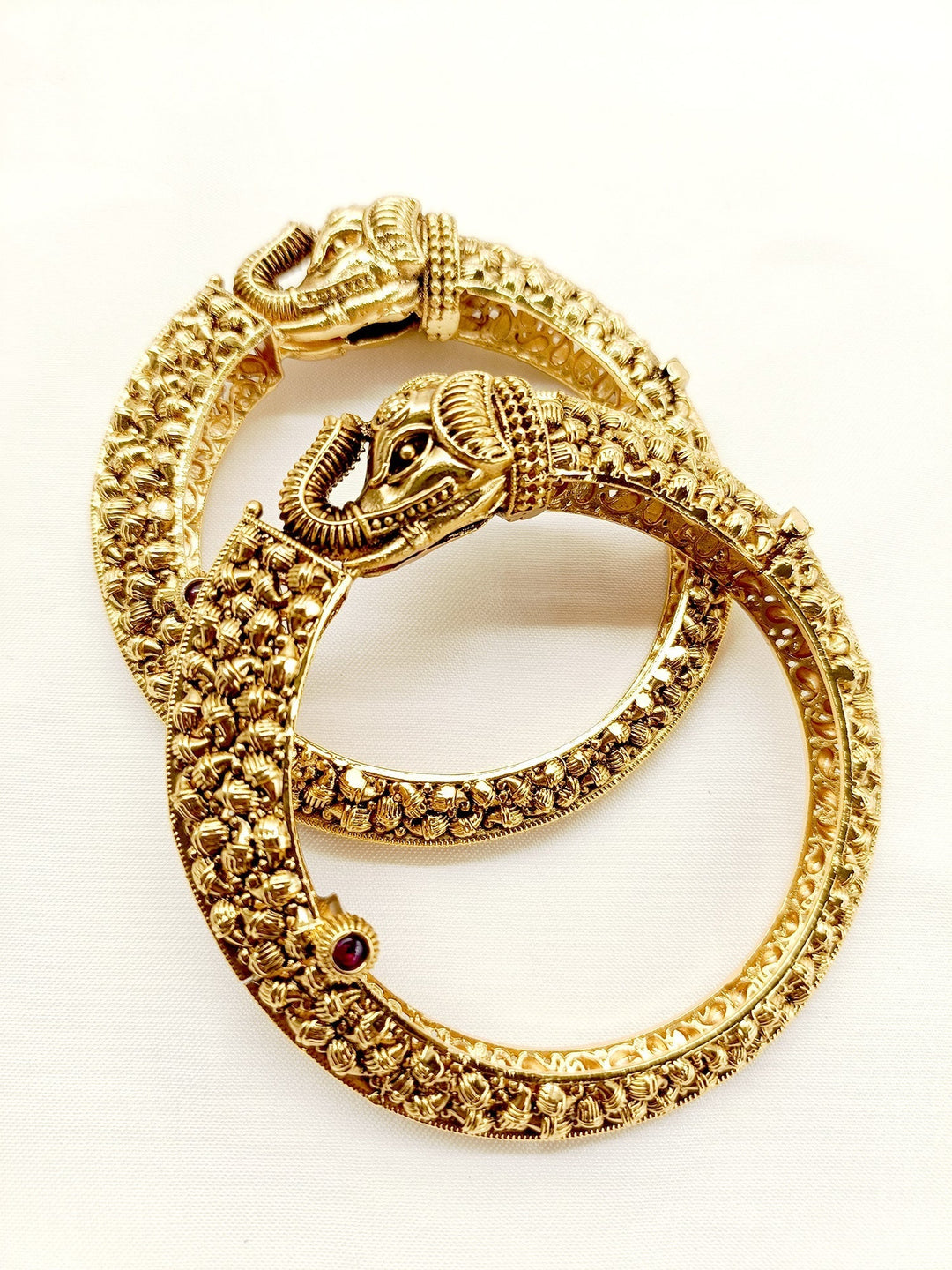Aatrayi Plain Elephant Antiuque Bangle - qivii