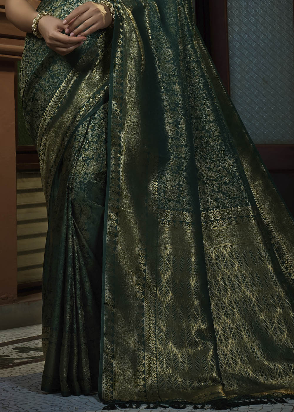 Sacramento Green & Golden Blend Woven Kanjivaram Silk Saree - qivii