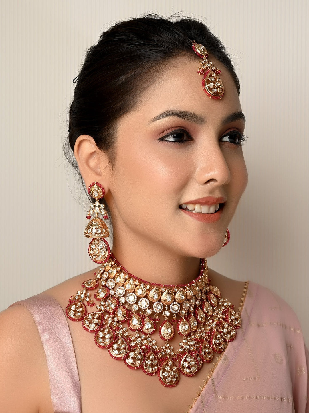 

Elegant gold plated brass metal necklace set with sparkling Kundan stones