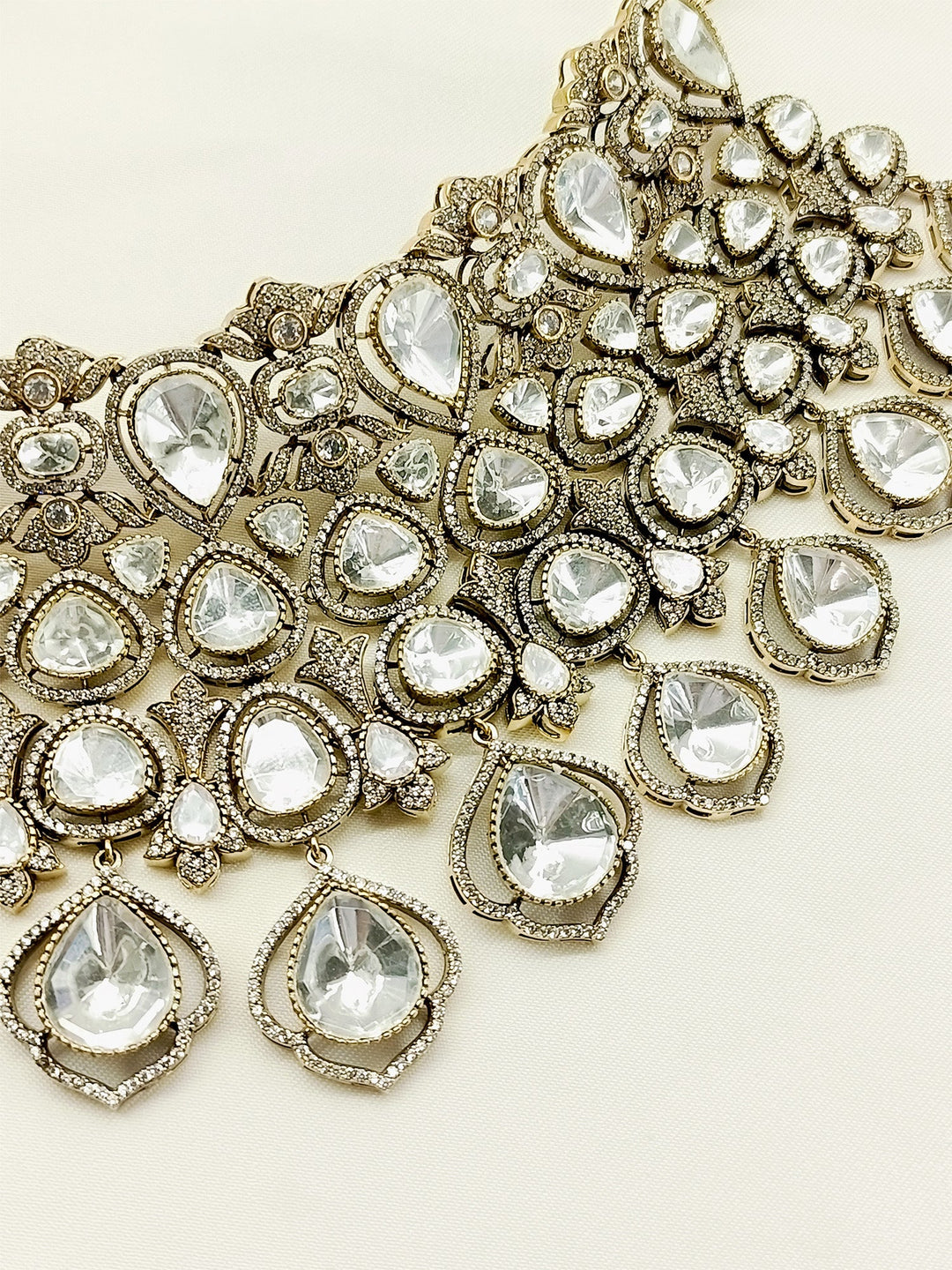 Geetanjali White Victorian Set - qivii