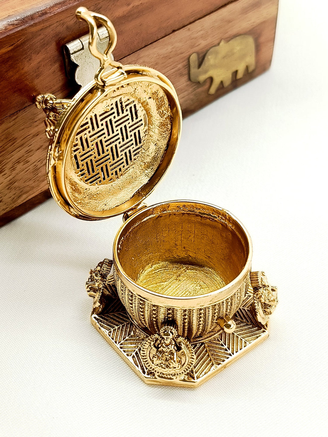 Payal Ruby Antique Temple Sindoor Dibbi - qivii