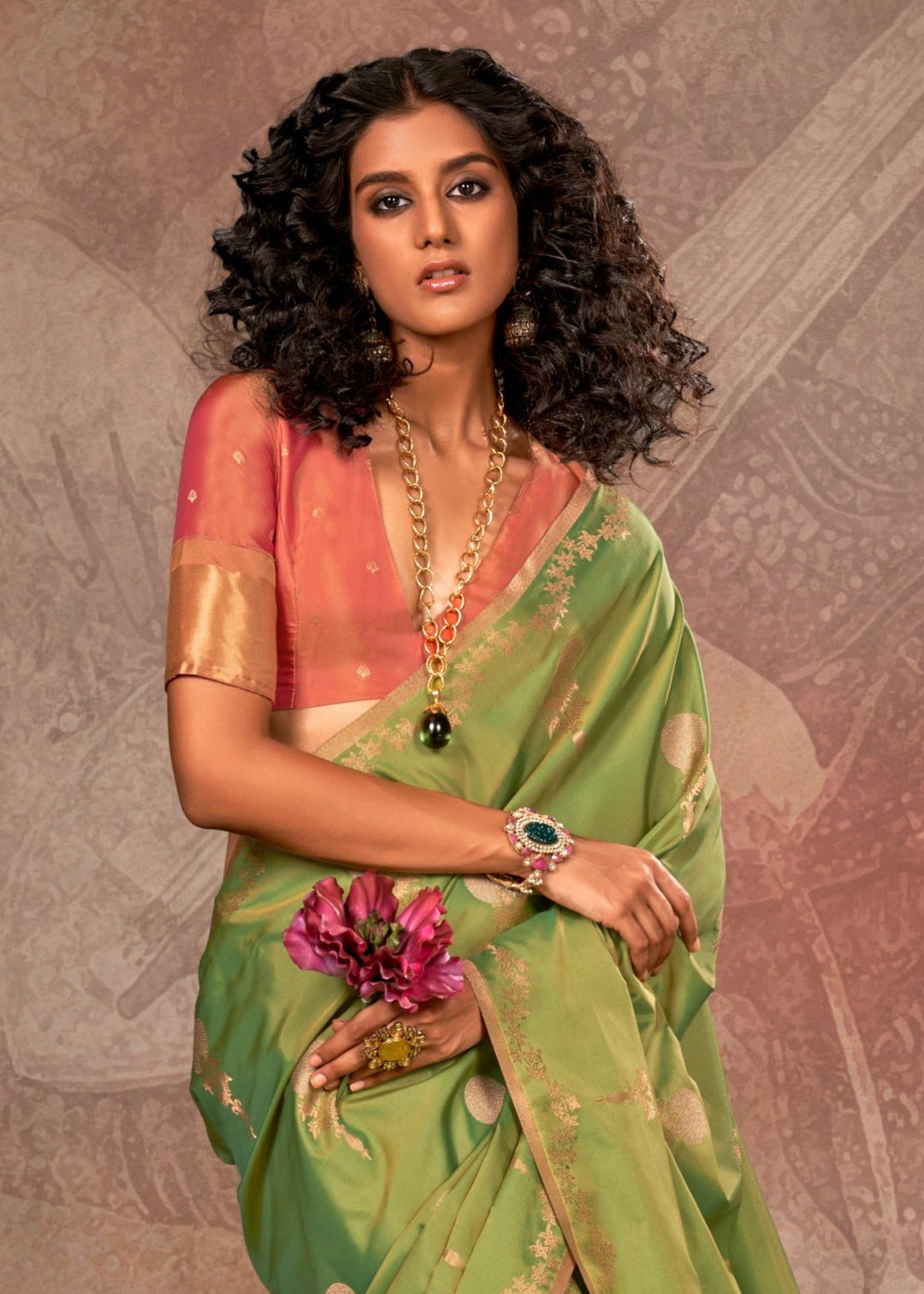 Lime Green Two Tone Handloom Weaving Silk Saree with Contrast Pallu - qivii