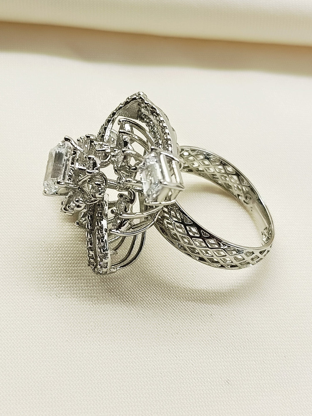 Gesa 92.5 Silver American Diamond Finger Ring - qivii