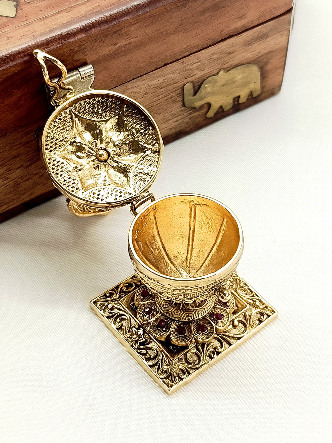 Janya Ruby Antique Sindoor Dibbi - qivii