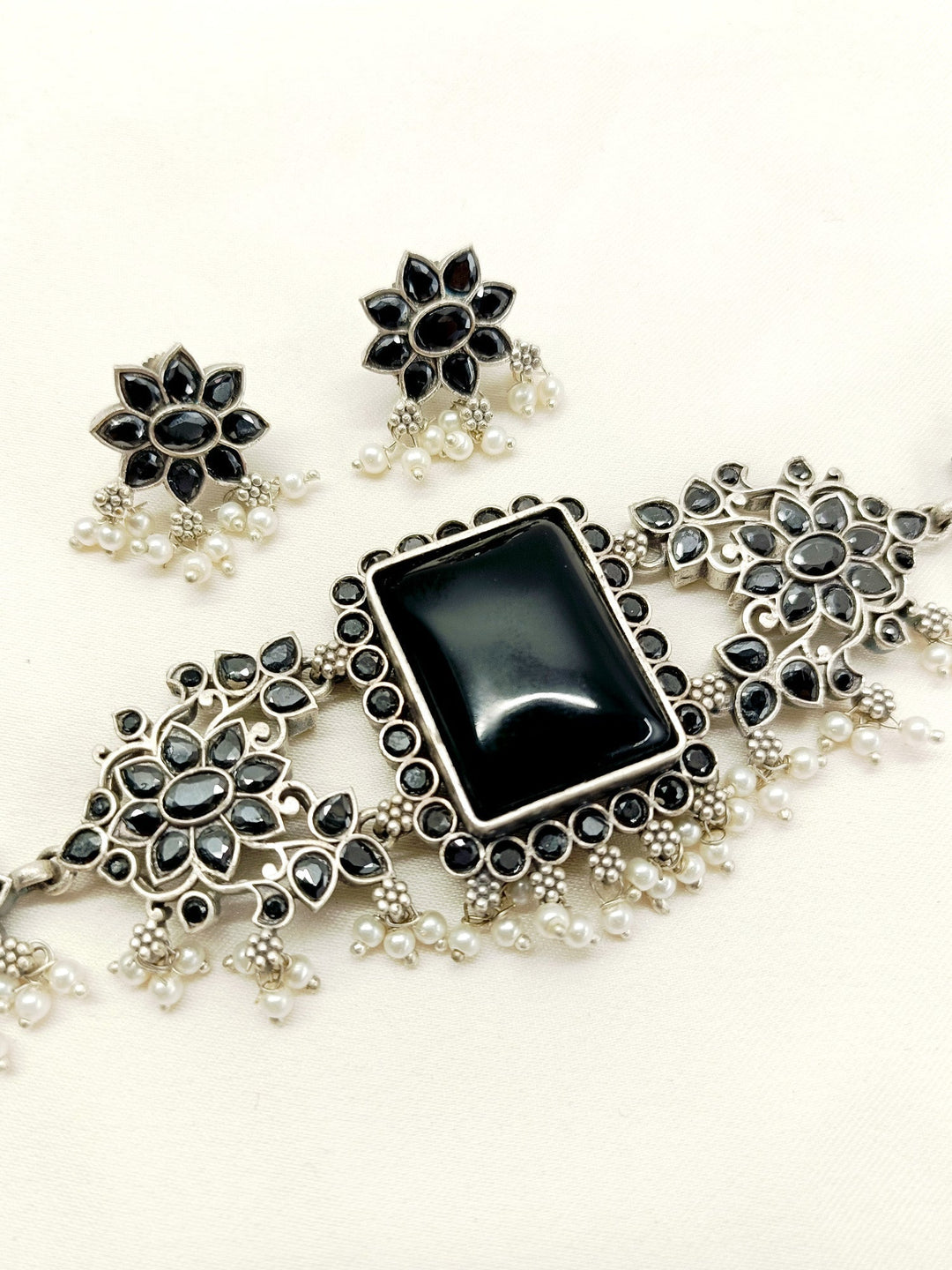 Saunika Black Oxidized Choker Set - qivii