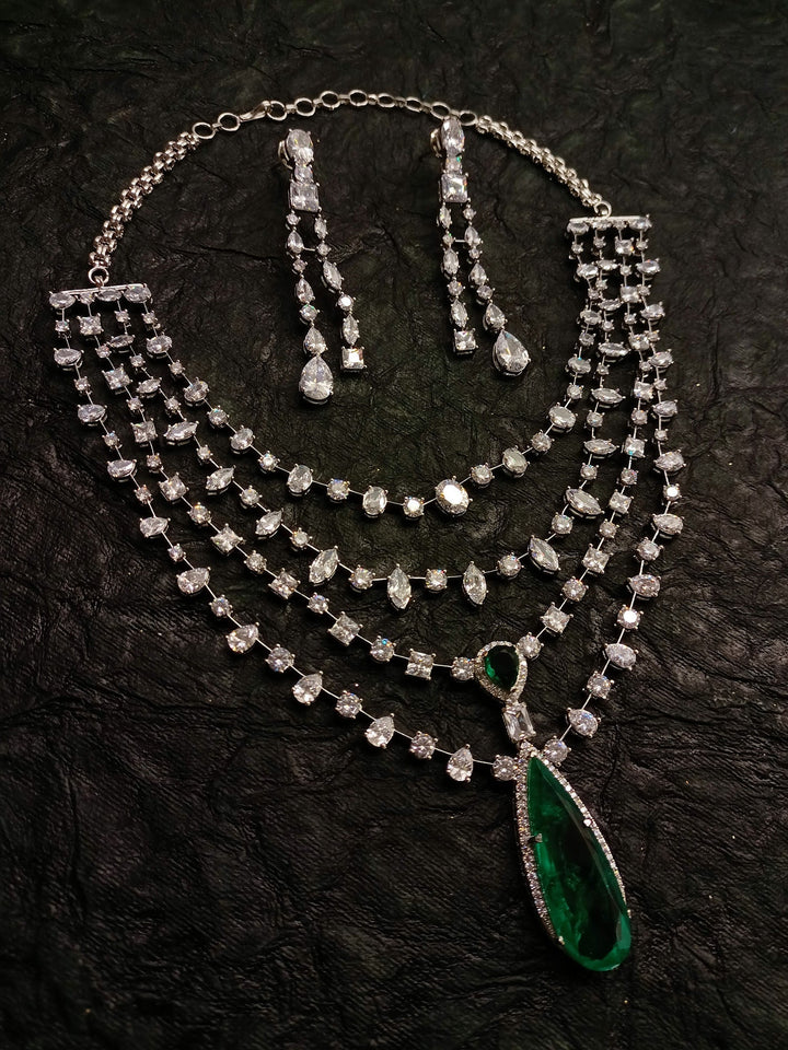 Elegant and sophisticated set with a perfect blend of emerald stone and American diamonds