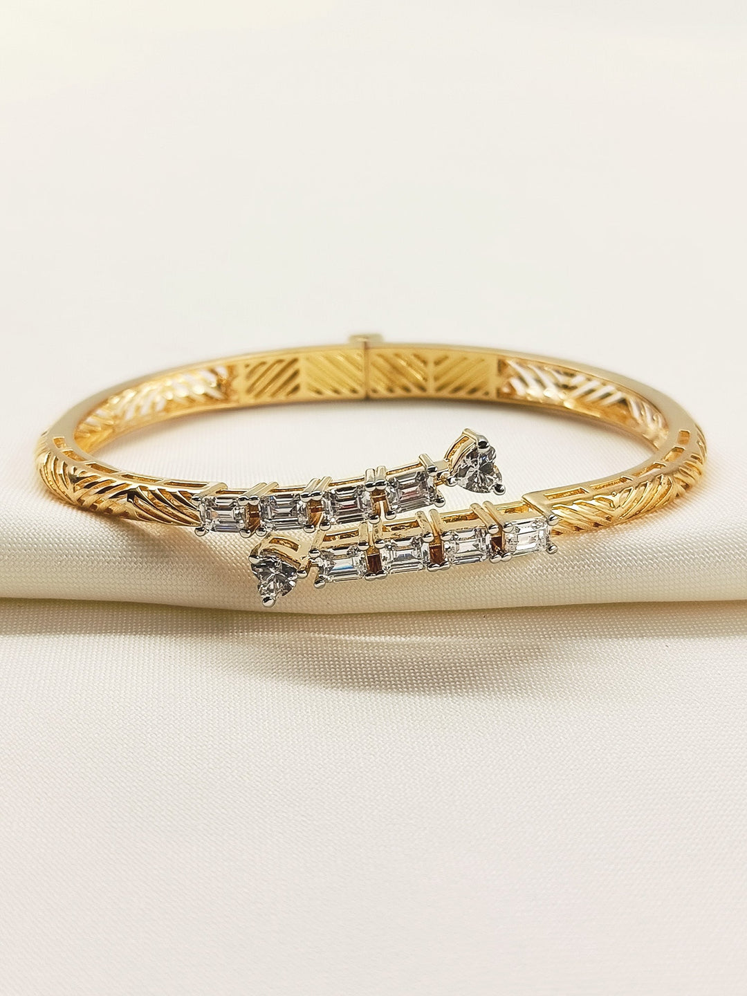 Erisha 92.5 Silver Swarovski Stone Bracelet - qivii