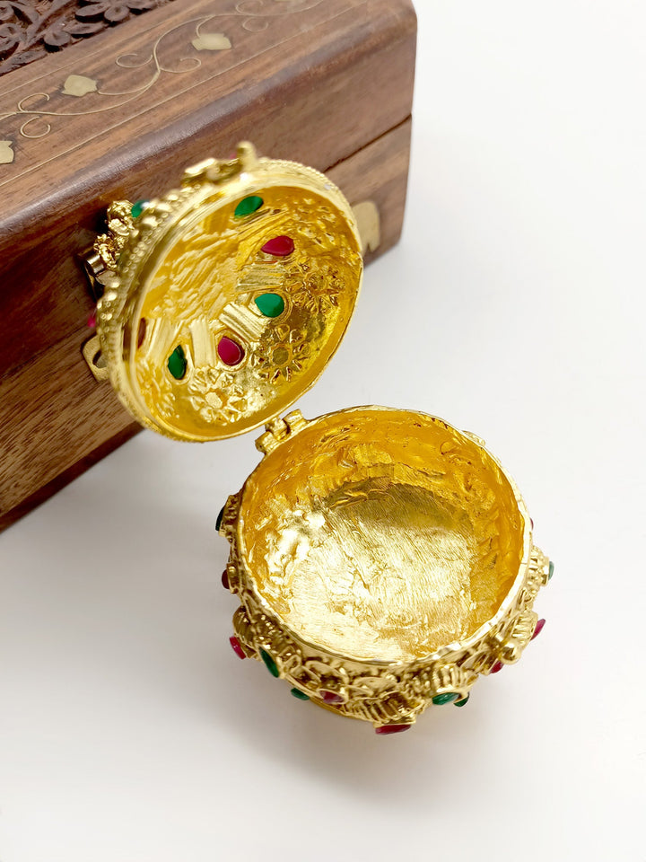 Raghavi R & G Sindoor Dibbi - qivii