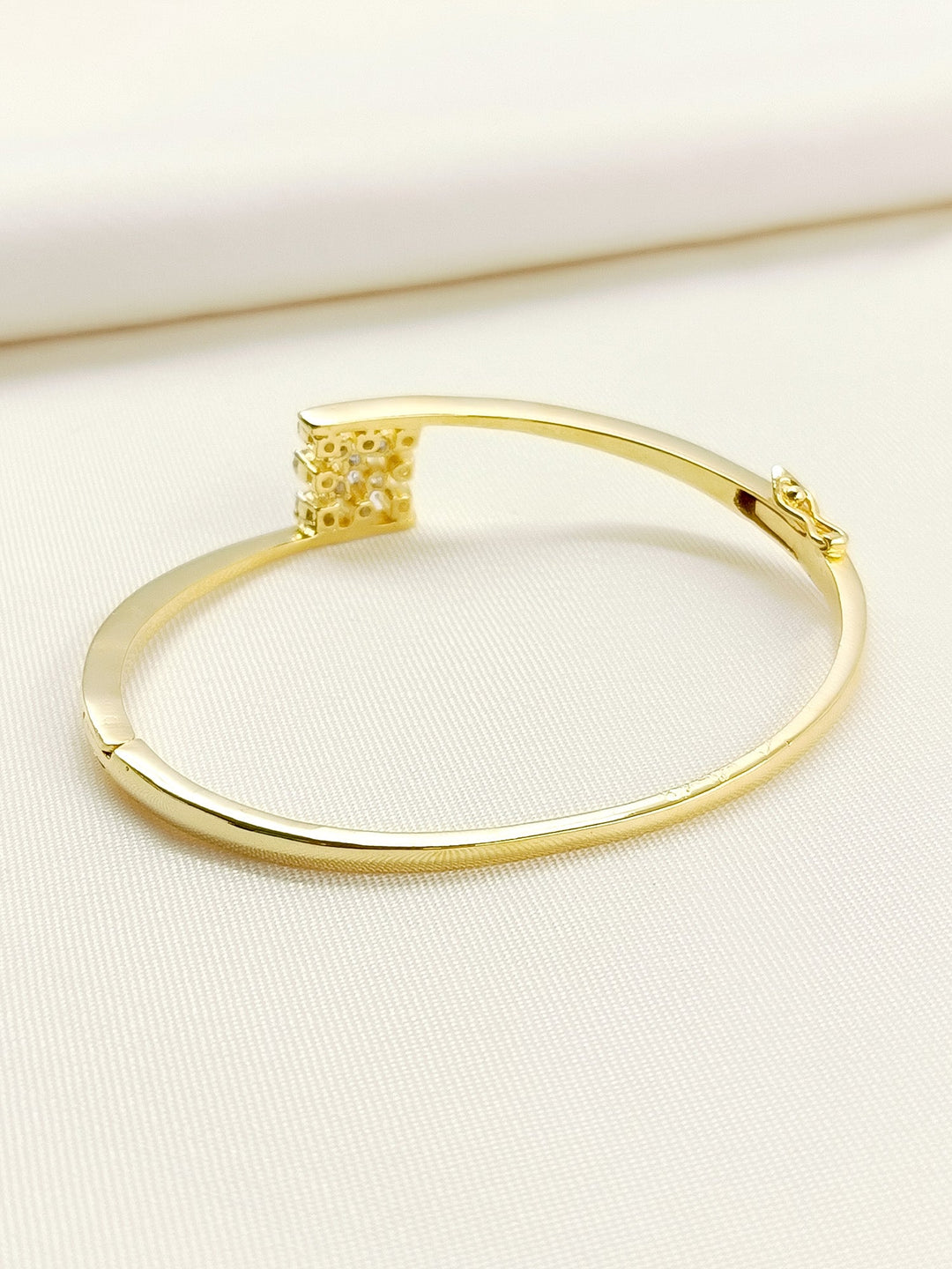 Ketaki 92.5 Silver Swarovski Stone Bracelet - qivii