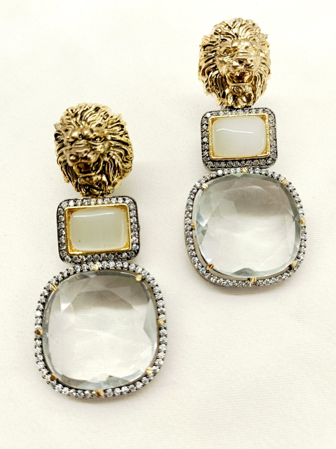 Sophisticated earrings perfect for any occasion, expertly crafted with traditional motifs