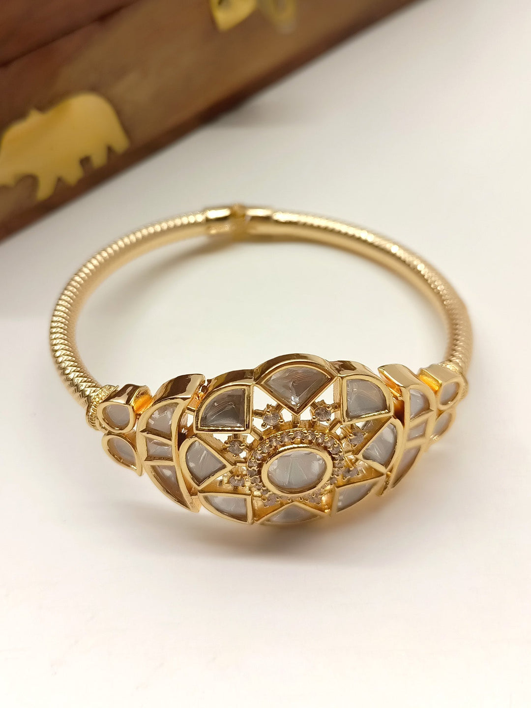 Allegra White Kundan Bracelet - qivii