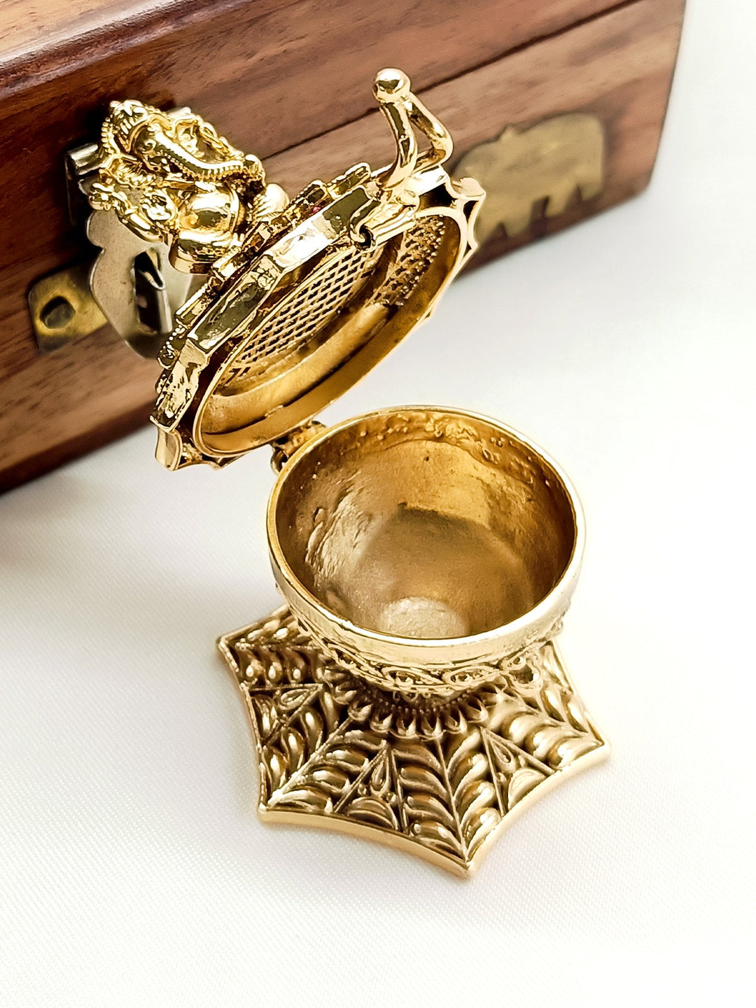 Vanessa R & G Antique Temple Sindoor Dibbi - qivii