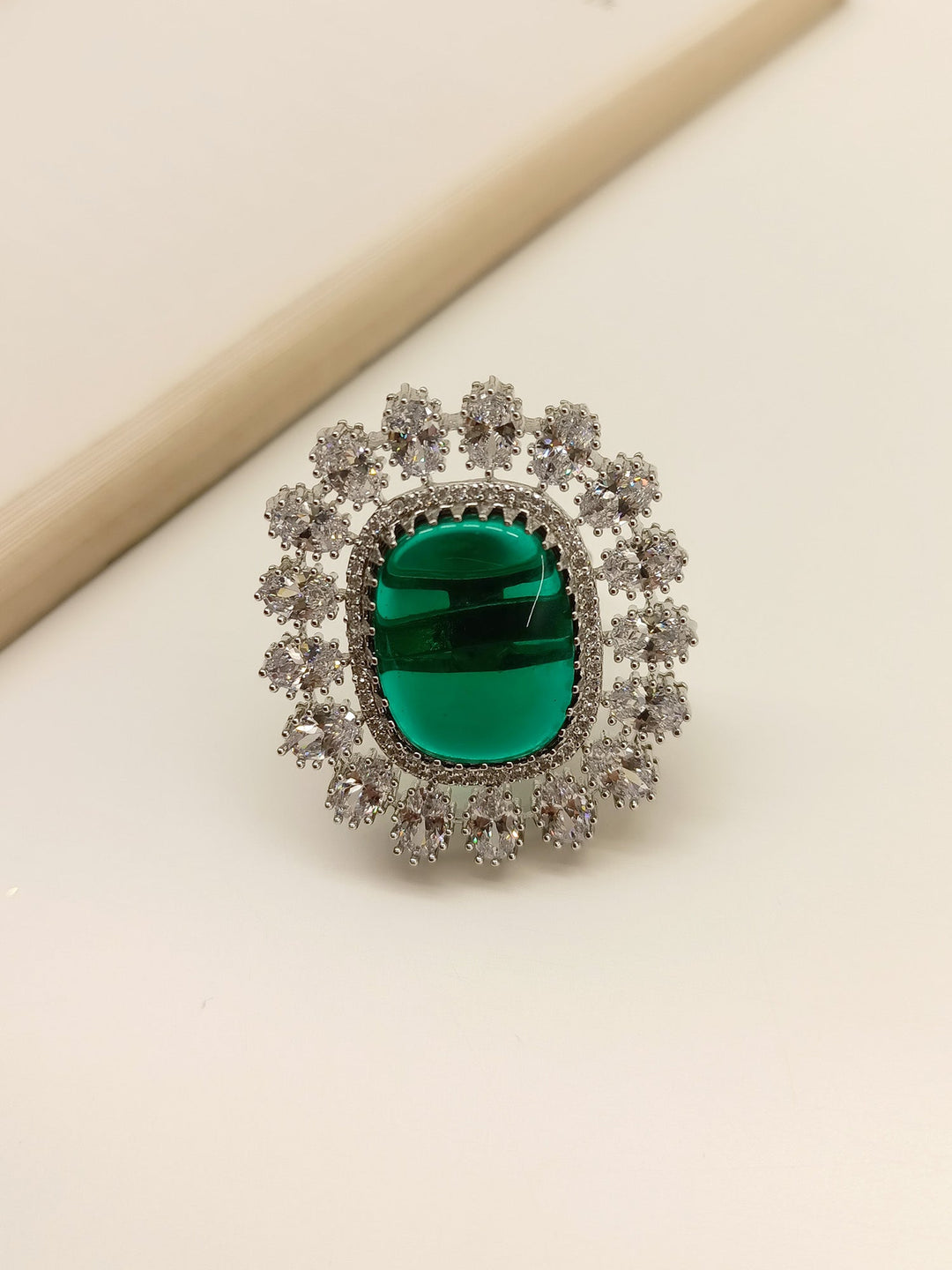 Elevate your style with this luxurious and eye-catching jewelry set
