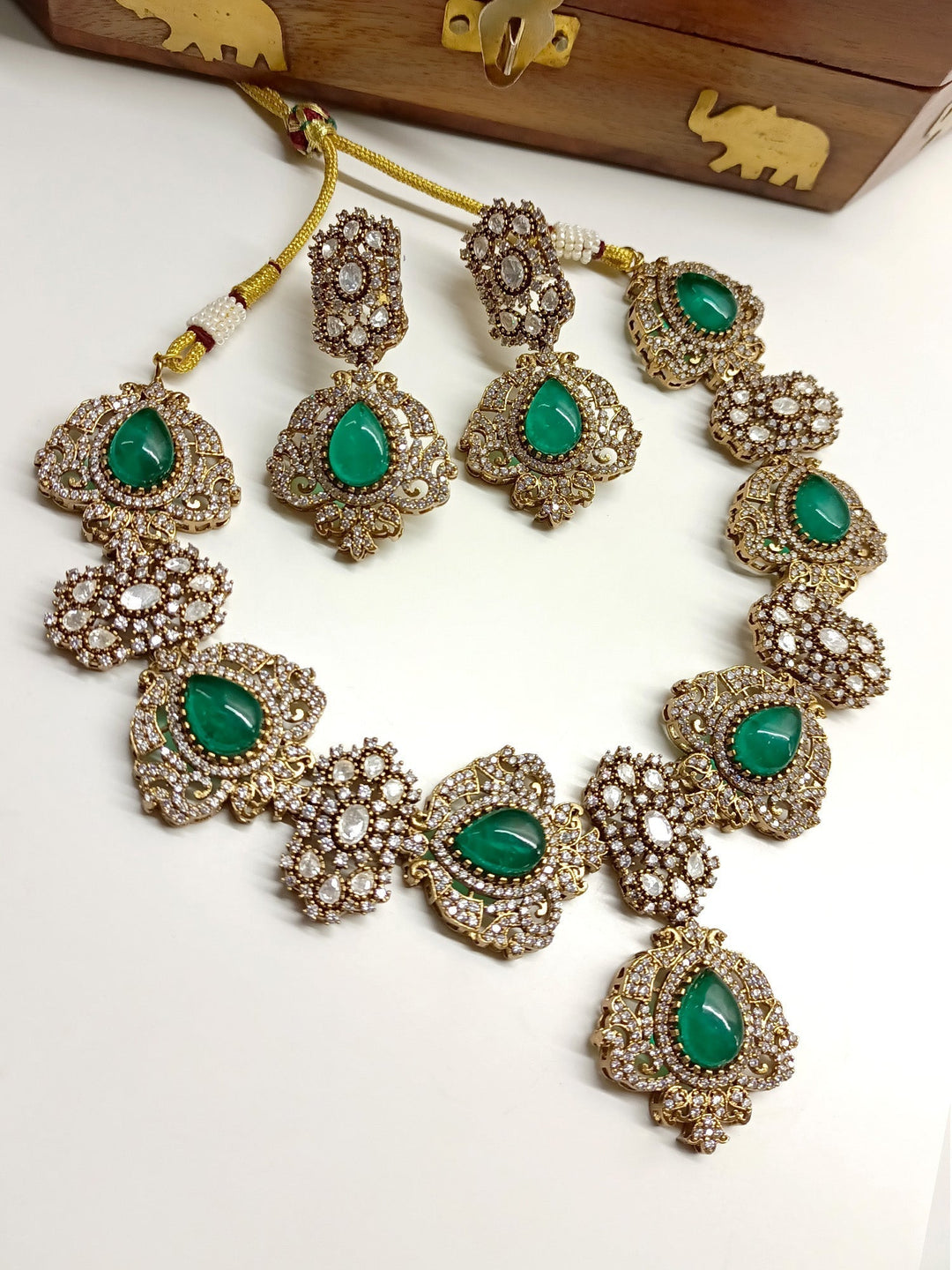 Elegant and sophisticated necklace set perfect for any special occasion