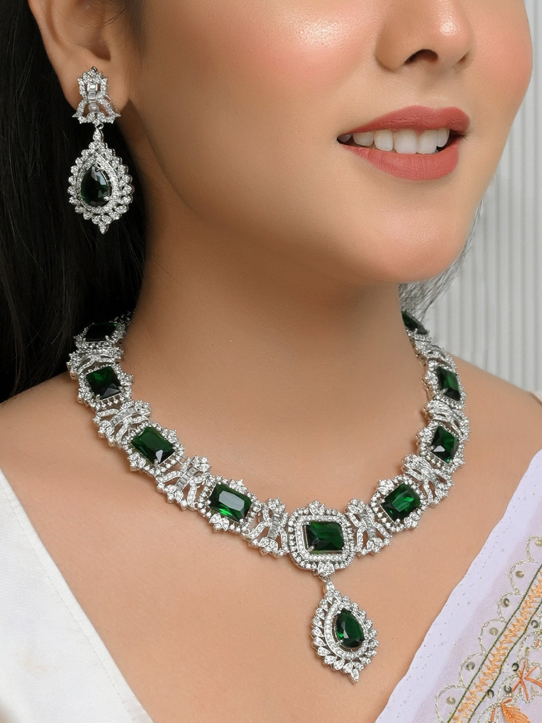  Luxurious necklace set featuring vibrant green American diamonds 