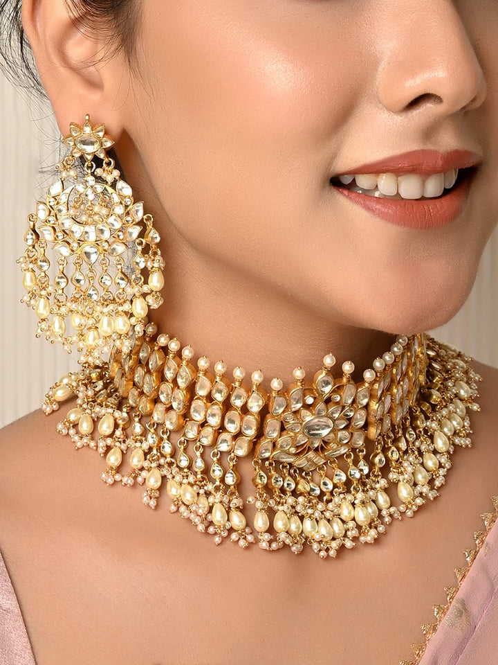  Beautiful Kundan choker set with intricate design and matching earrings