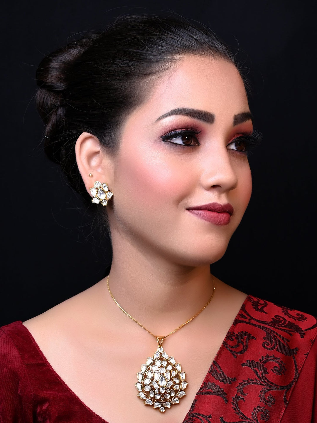 Pranshi White Kundan Pendant Set with finely detailed kundan setting on a brass metal base with gold plating 