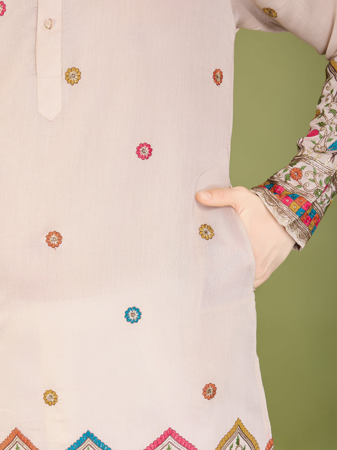 IVERY VISCOSE SILK THREAD & SEQUENCE EMBROIDDERED WORK KURTA - qivii