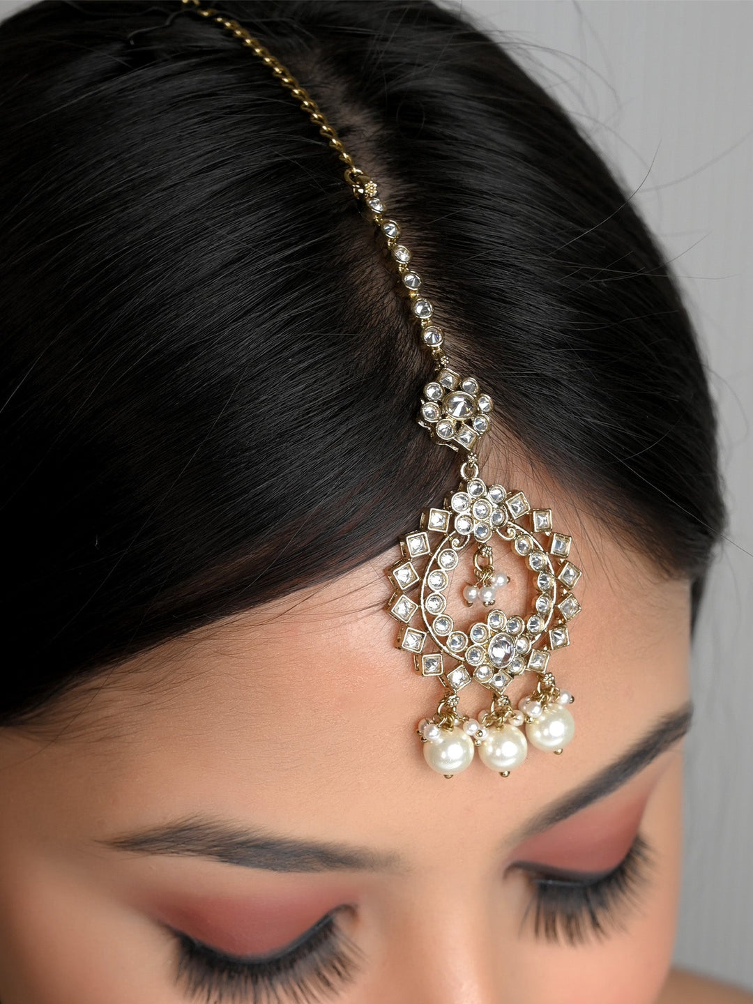 Anokhi White Polki Necklace Set with intricate detailing and elegant design