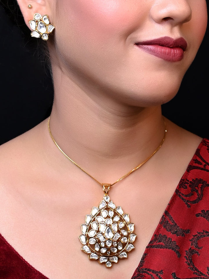  Beautifully crafted Pranshi White Kundan Pendant Set with intricate kundan setting and gold plating 