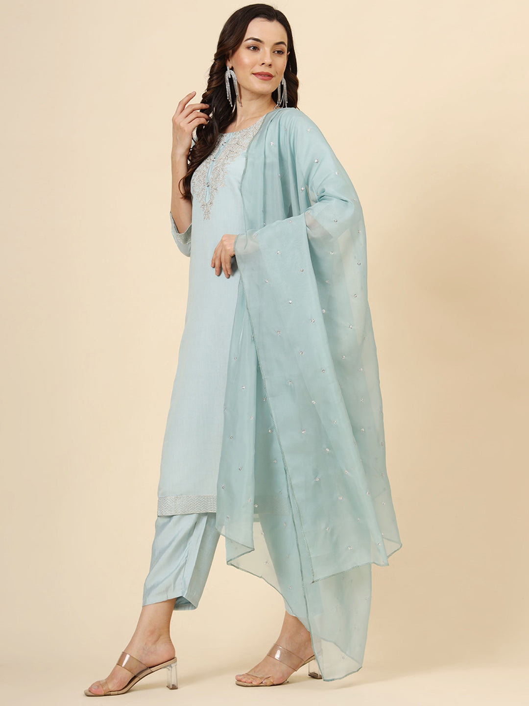  Luxurious muslin silk fabric adds elegance to the ensemble