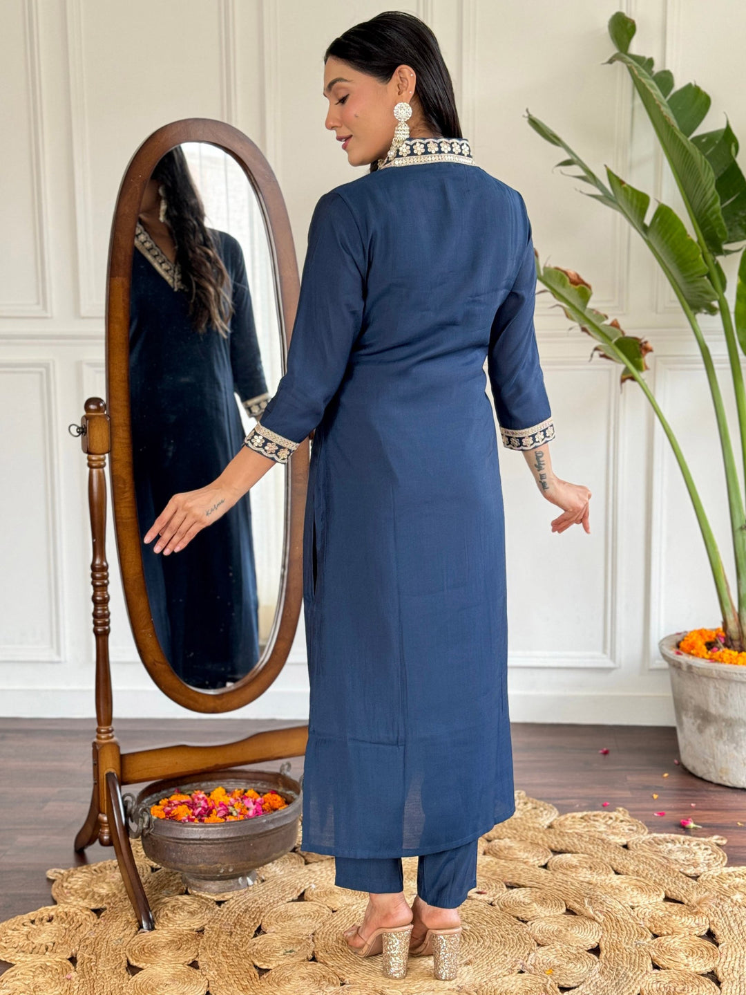 Fully stitched ensemble, available in sizes S to XXL