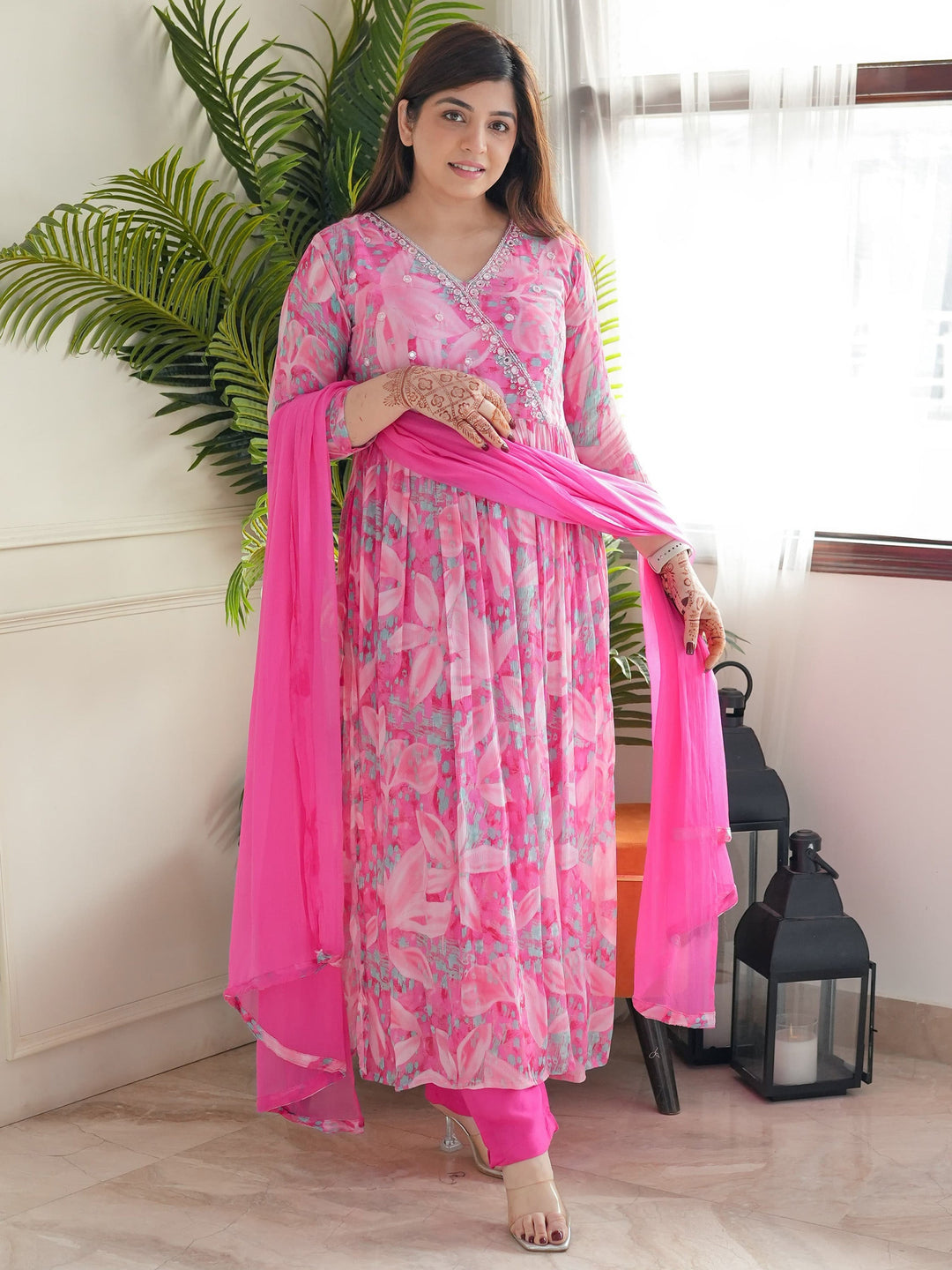 Fabulous Pink Floral Printed Chinon Pant Suit With Dupatta description SEO-friendly alt texts:
Pink chinon suit with floral print and embroidery work for elegance