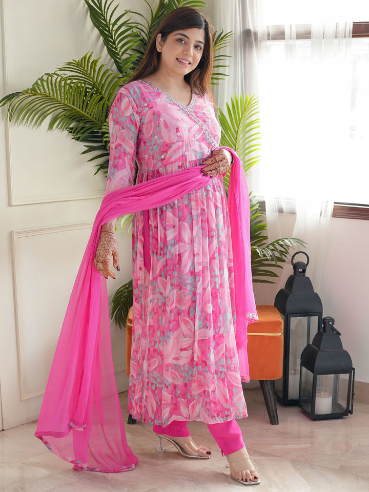 Comfortable and flattering pink chanderi pant for a perfect fit