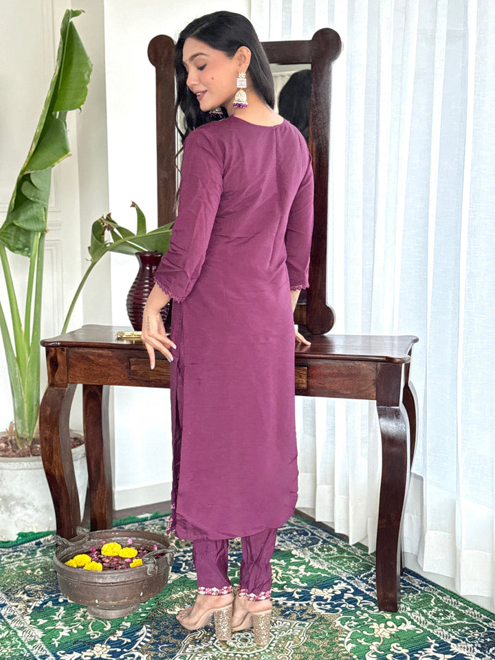 Matching chanderi silk pant for a seamless finish to the ensemble