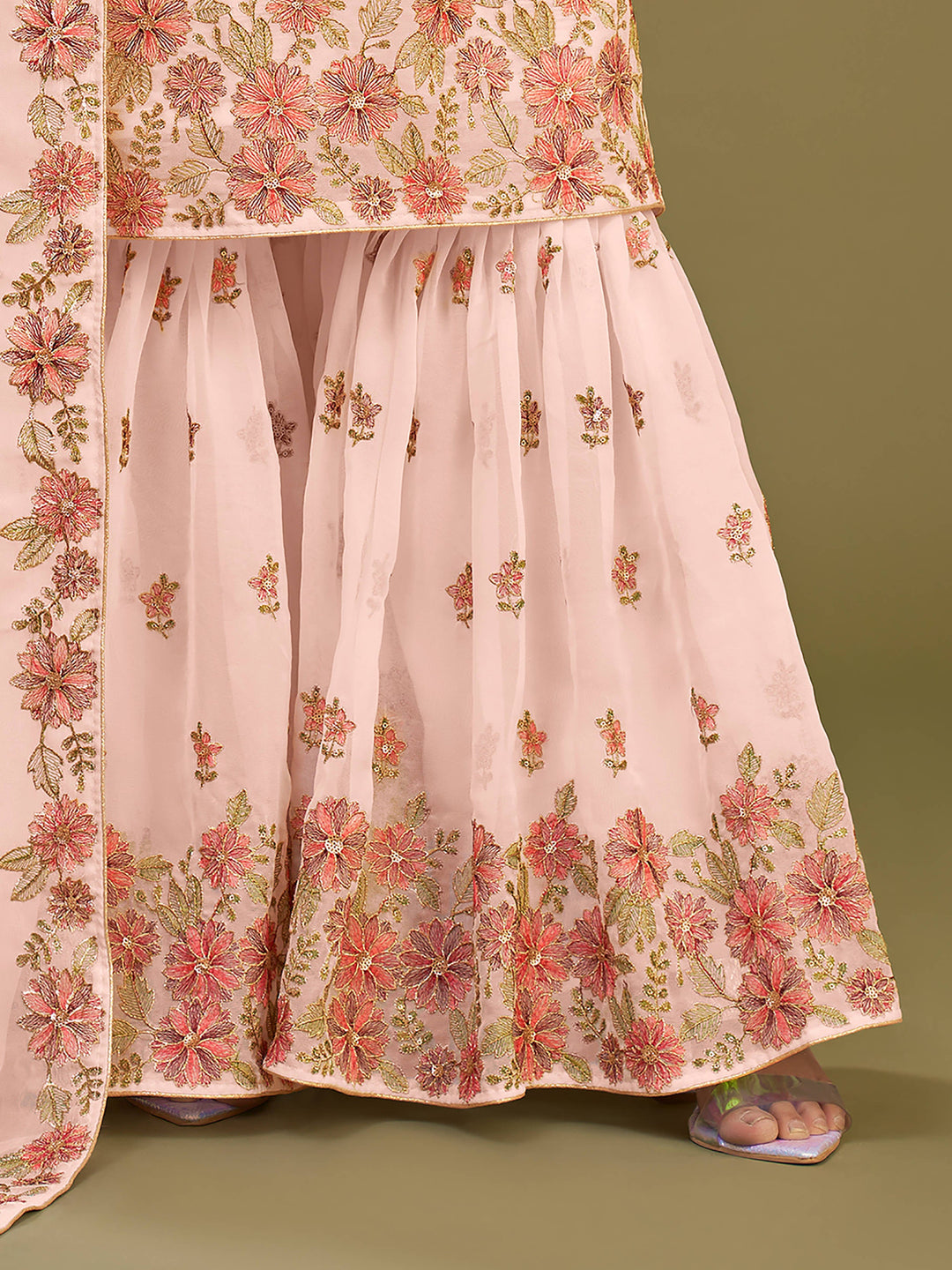 Inner lining fabric and 225-meter dupatta for an elegant finish