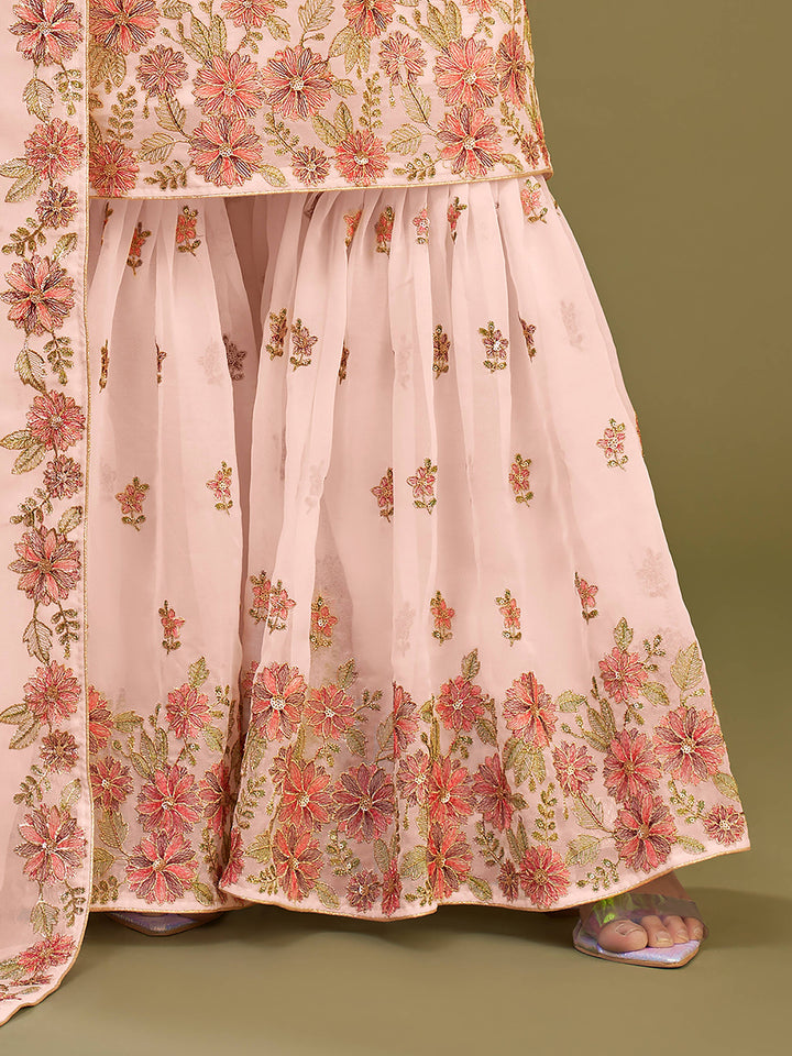 Inner lining fabric and 225-meter dupatta for an elegant finish