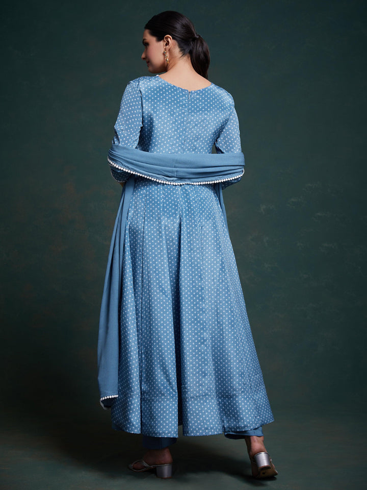 Georgette dupatta adds sophistication to the ensemble