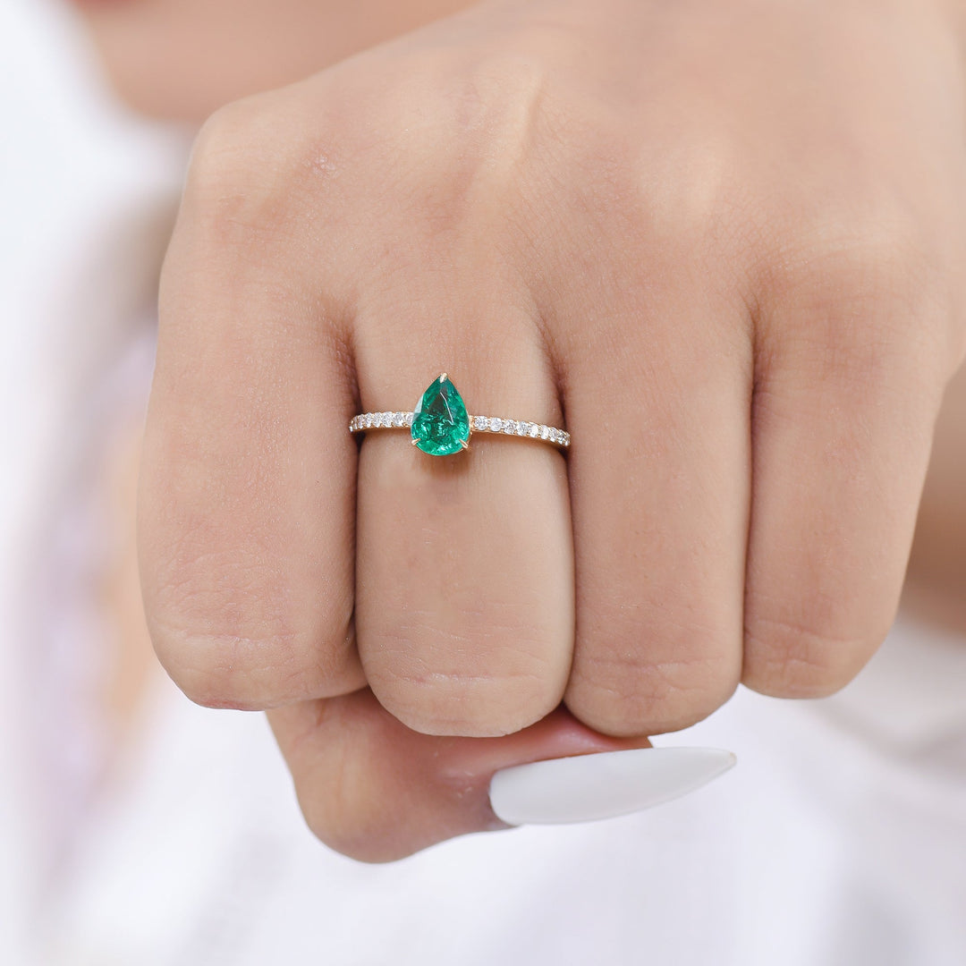 Emerald Pear Solitaire Diamond Ring - qivii