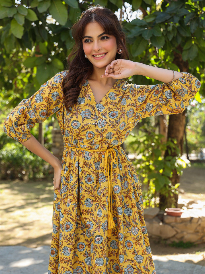 Yellow Pure Cotton Floral Printed A-line Dress - qivii