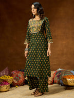 Janasya Women's Green Pure Cotton Floral Printed Straight Kurta Set