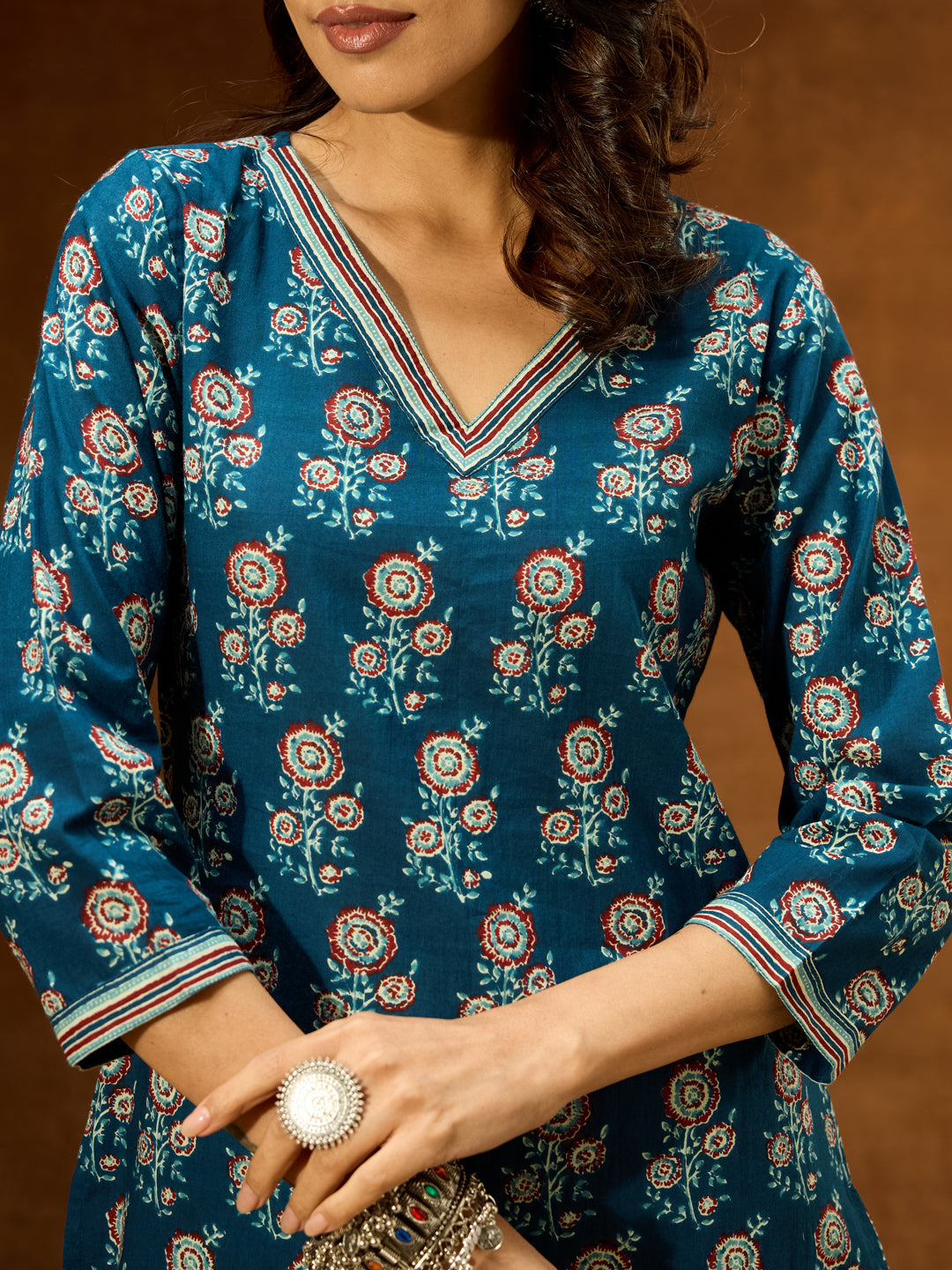 Janasya Women's Blue Pure Cotton Floral Printed Straight Kurta Pant Set - qivii