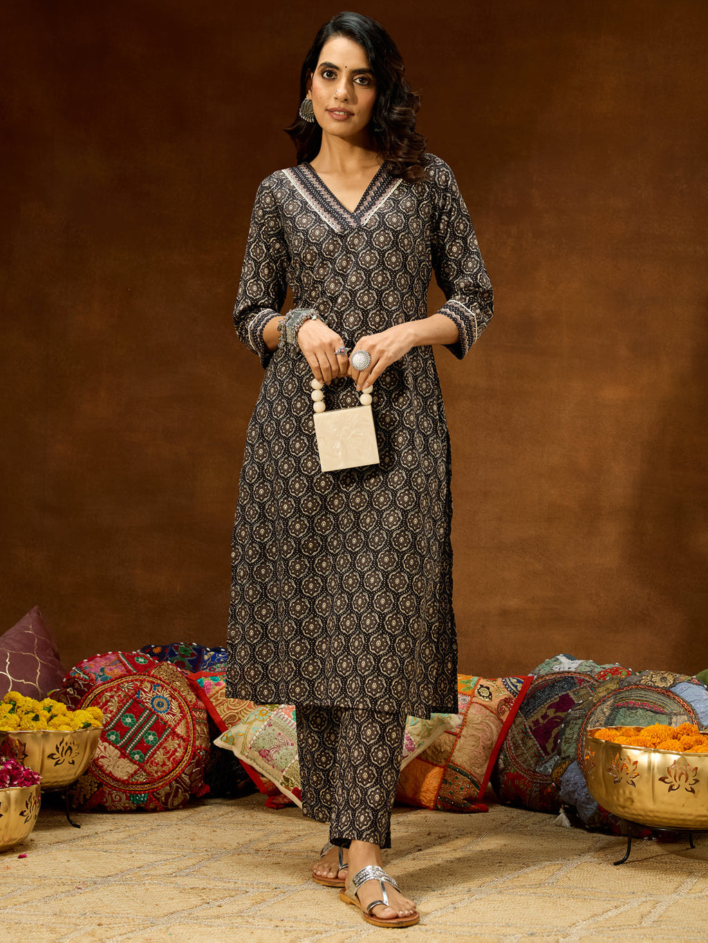 Janasya Women's Black Pure Cotton Ethnic Motifs Printed Straight Kurta Pant Set