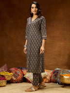 Janasya Women's Black Pure Cotton Ethnic Motifs Printed Straight Kurta Pant Set