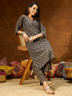 Janasya Women's Black Pure Cotton Ethnic Motifs Printed Straight Kurta Pant Set