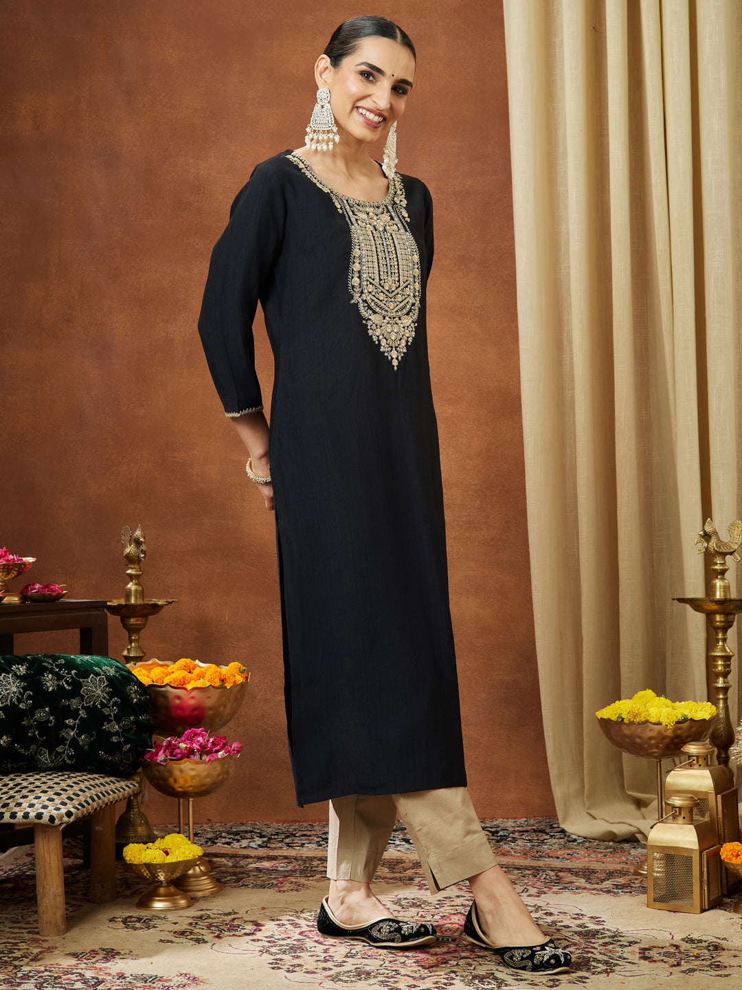 Janasya Women's Black Silk Blend Zari Yoke Embroidered Straight Kurta