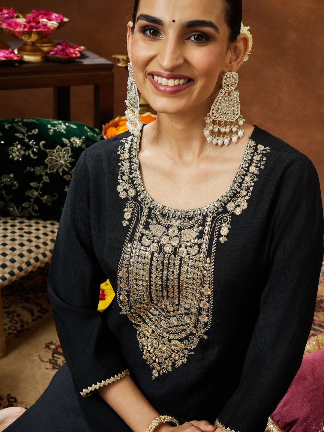 Janasya Women's Black Silk Blend Zari Yoke Embroidered Straight Kurta