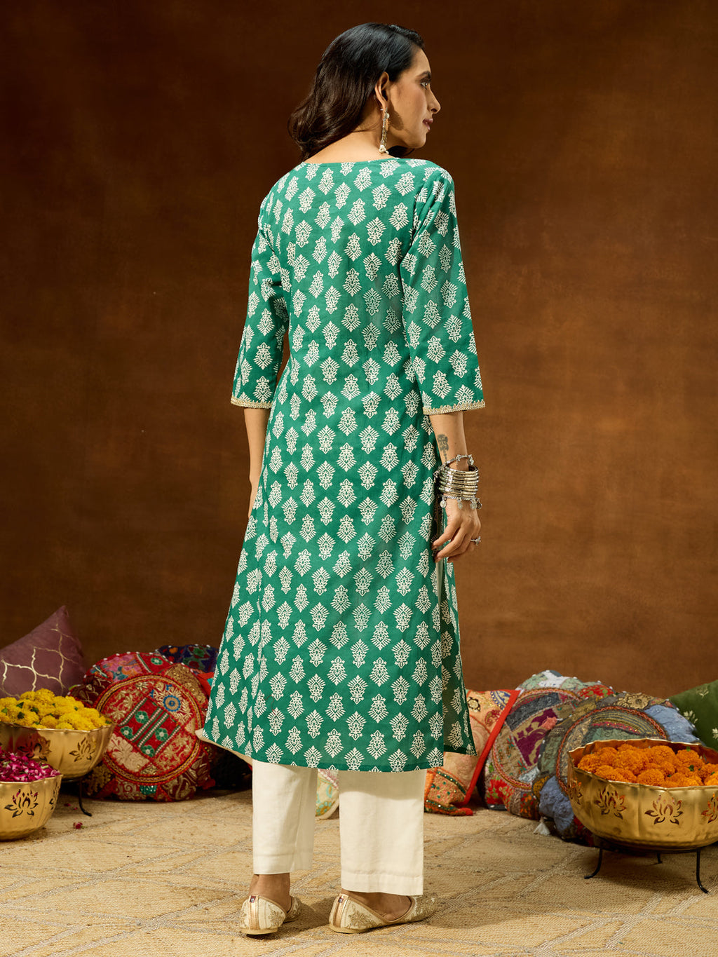 Janasya Women's Green Pure Cotton Ethnic Motifs Printed Straight Kurta