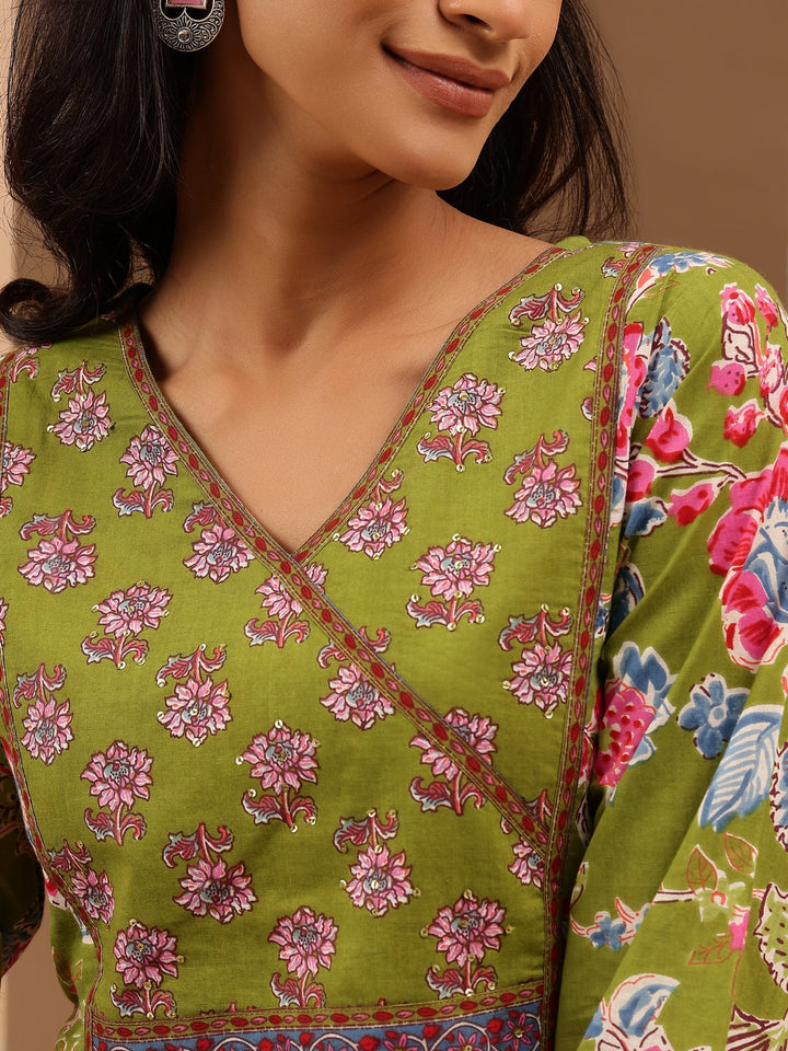 Janasya Women's Green Pure Cotton Floral Printed Straight Kurta - qivii