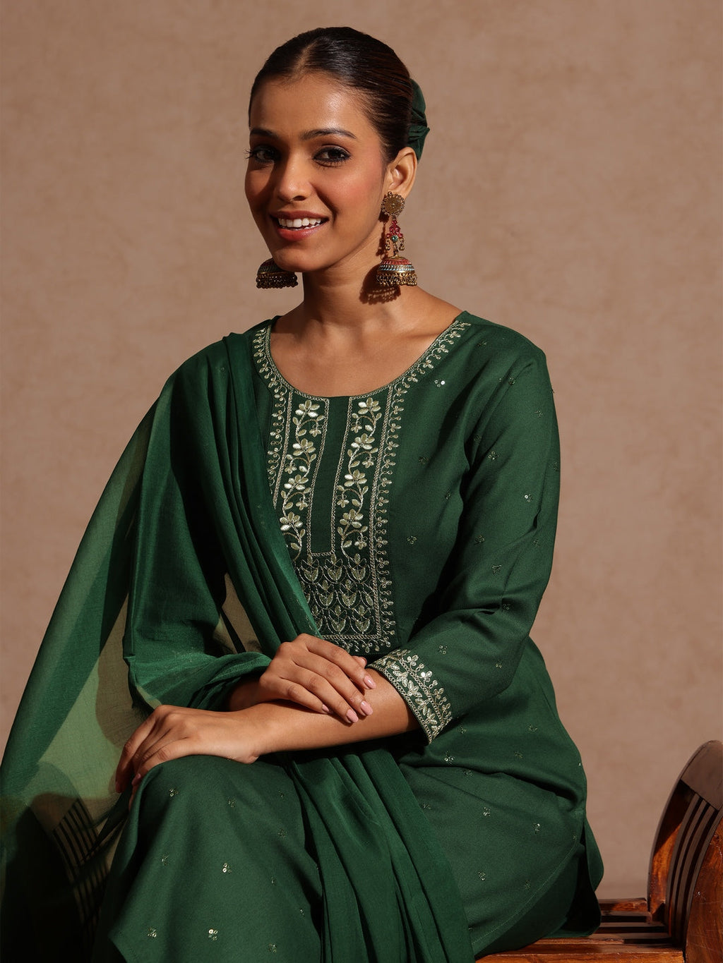 Janasya Women's Green Rayon Yoke Embroidered Sequinned Straight Kurta Set With Dupatta